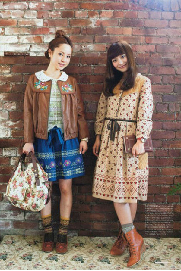 Mẫu váy vintage hoa nhí đến nay vẫn được chị em săn đón