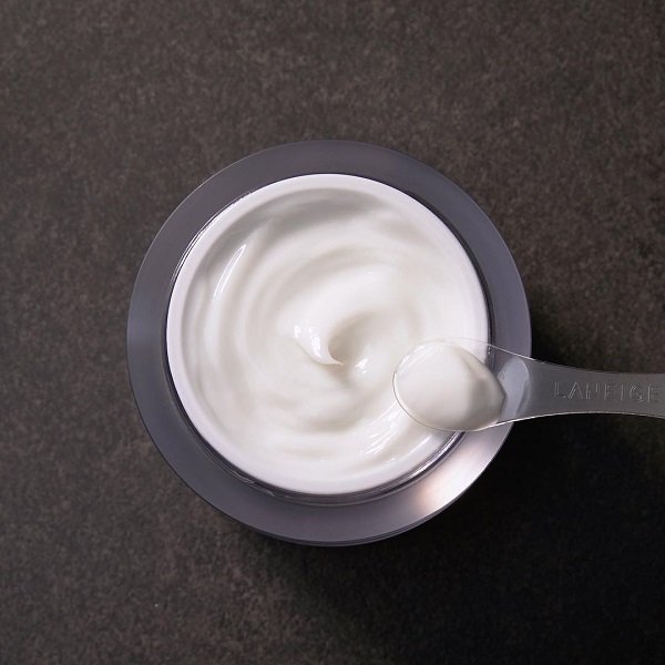 Cách dùng tẩy da chết môi Beauty Treats : dưỡng ẩm cho môi