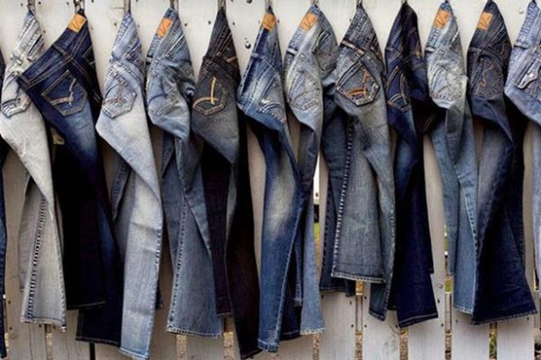 Luôn bảo quản quần bò chưa sử dụng trong tư thế treo