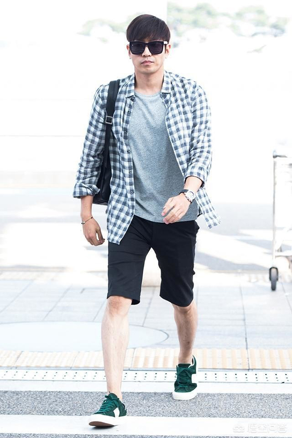 Cách phối đồ với áo sơ mi caro nam : dùng với quần short
