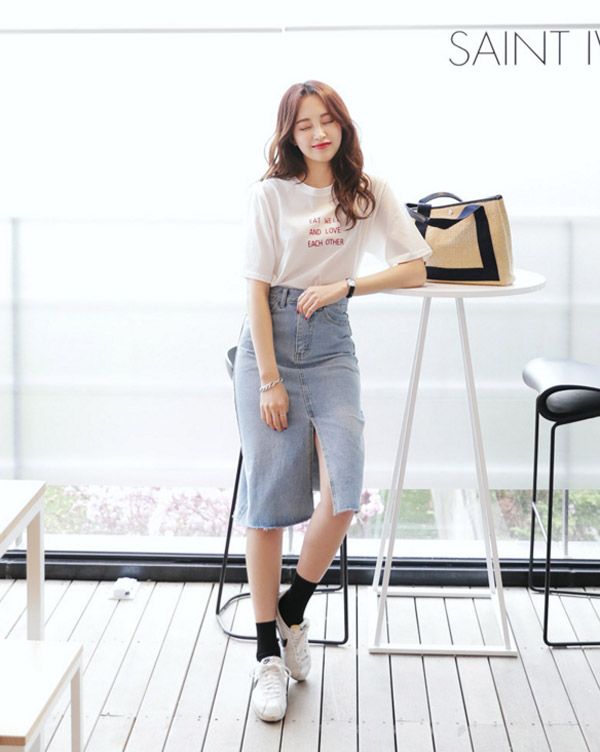 Áo thun và chân váy Jean đẹp khỏe khoắn, năng động