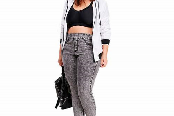 Quần jean và áo crop-top