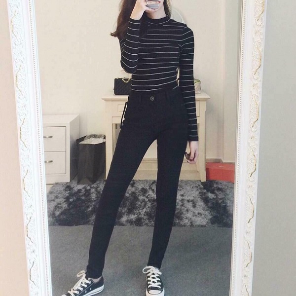 Cách mix giày thể thao với quần jean đen
