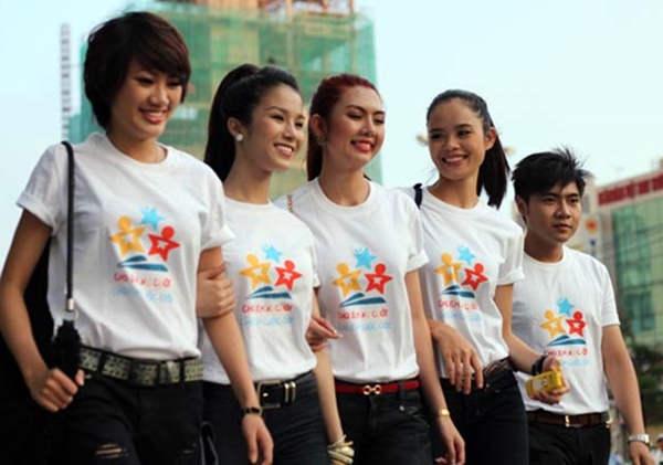 Thời trang mùa hè năm nay : áo phông