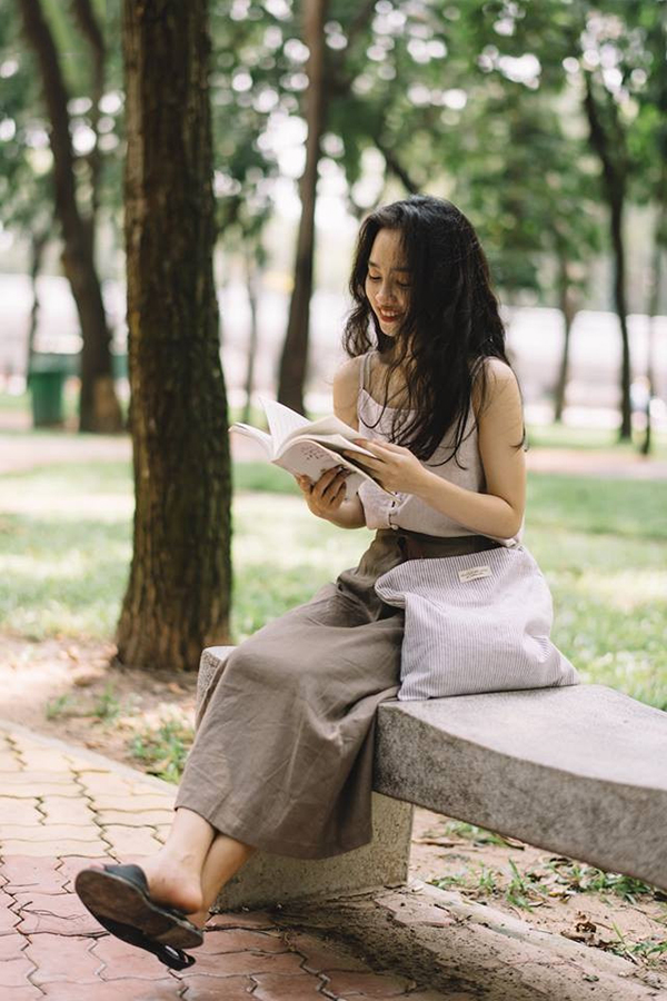 Phối đồ theo phong cách vintage với áo hai dây