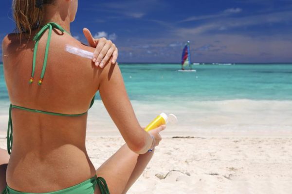 Cách lựa chọn kem chống nắng đi biển tốt nhất