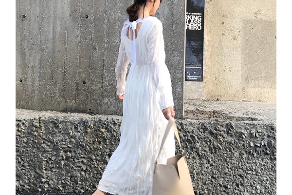 Đầm maxi đi biển màu trắng kiểu buộc nơ sau