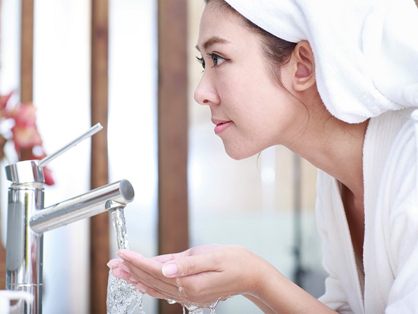 Khả năng làm sạch dịu nhẹ nên Simple Kind To Skin thích hợp với nhiều loại da