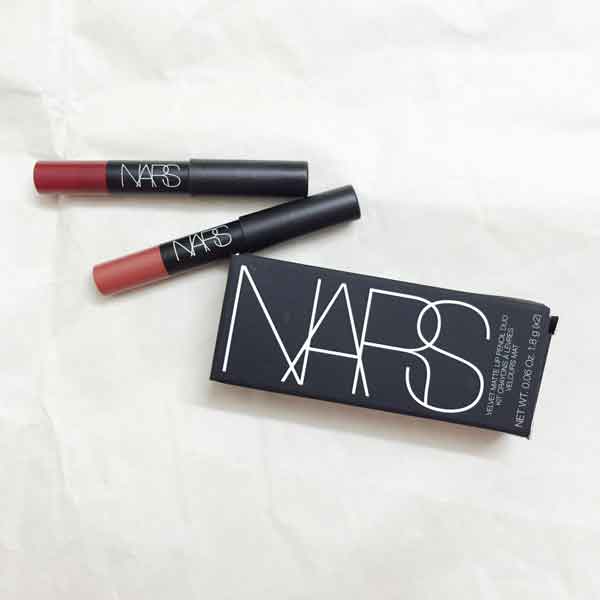Son Nars Velvet Matte Lip Penci mịn và không làm khô môi
