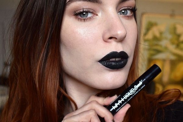 Son NYX màu đen Liquid Suede Lipstick Alien