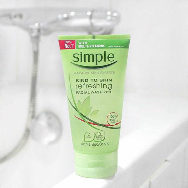 Sữa rửa mặt Simple